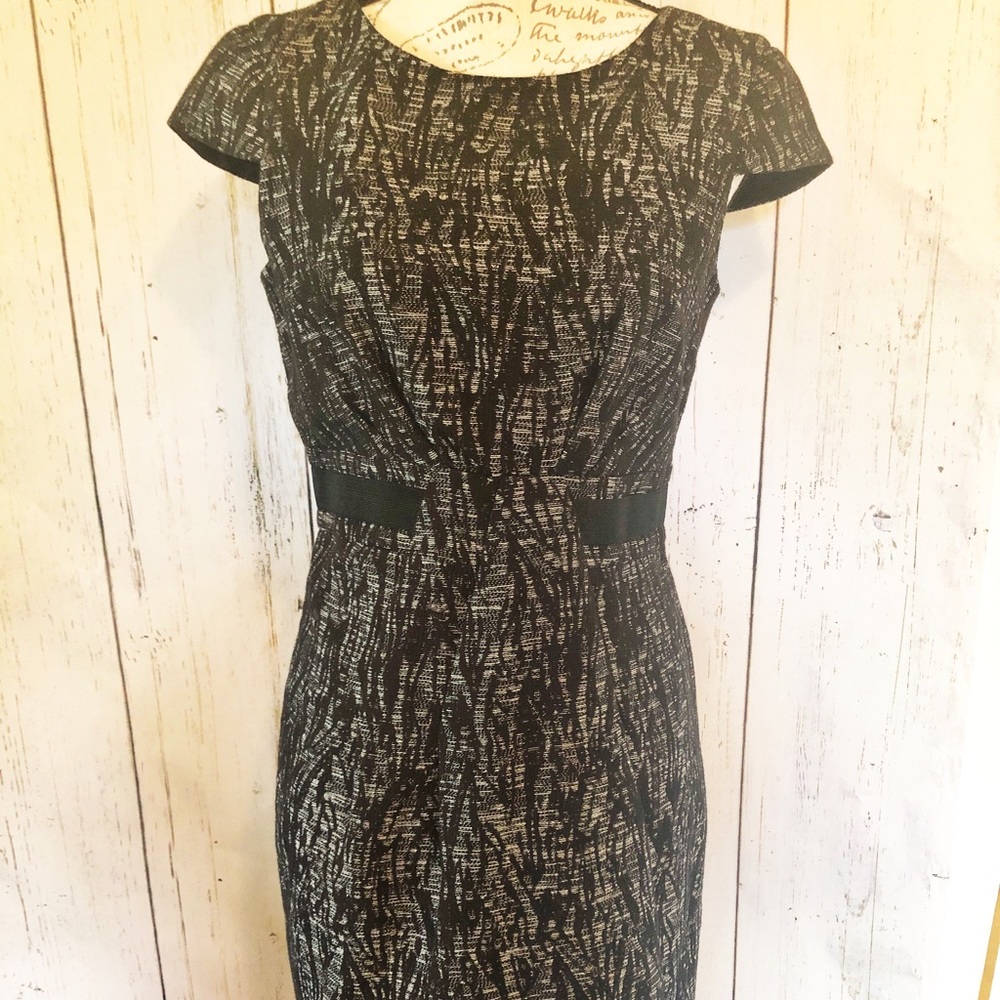 Short sleeve dress by Taylor
